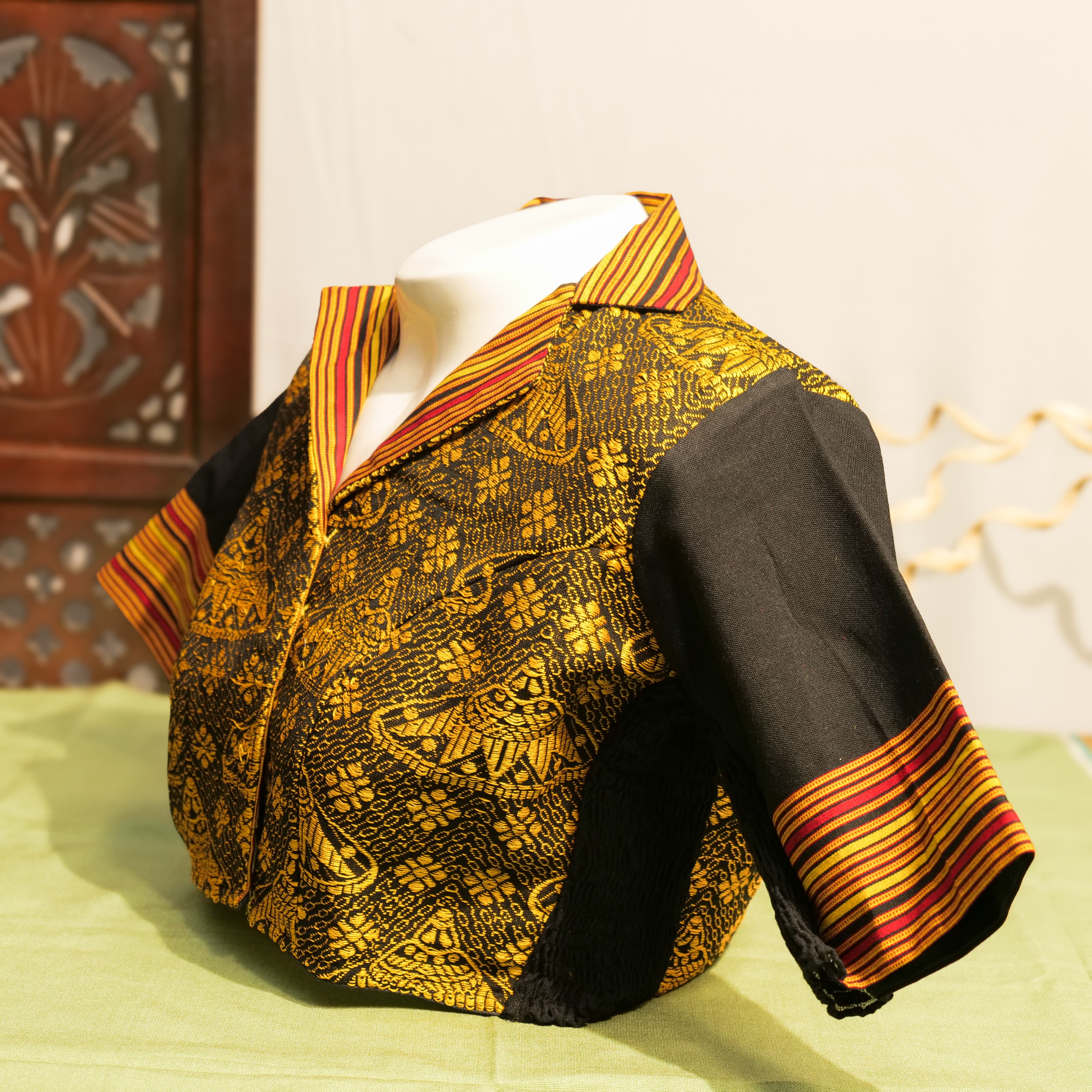 ASSAMESE JAPI DESIGNED COLLARED NECK STRETCHLINE BLOUSE WITH TIWA MOTIF